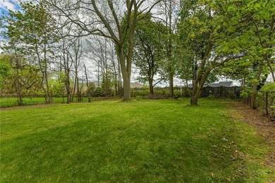 Welcome to 40 Mac Arthur Rd! Deal died, no fault to the seller - photo 35