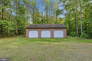 Discover lakefront living at its finest on beautiful Lake Anna! - photo 7