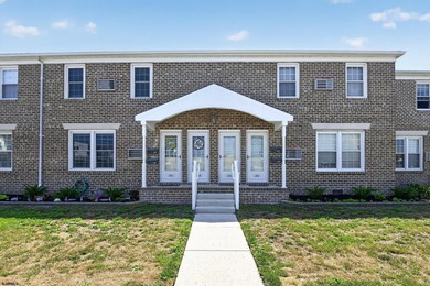 Don't miss out on this move-in ready 2 bedroom / 1 full bath - photo 1