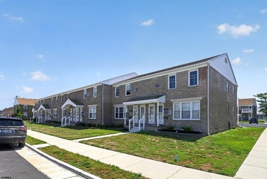 Don't miss out on this move-in ready 2 bedroom / 1 full bath - photo 3