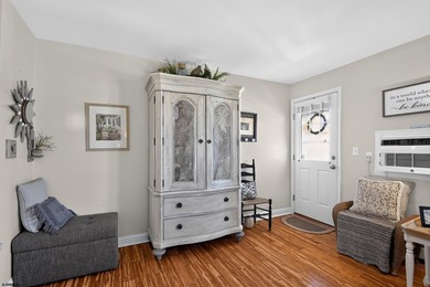 Don't miss out on this move-in ready 2 bedroom / 1 full bath - photo 9