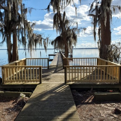 Lovely 4 BR/3BTH Home, Lake Waccamaw, has a guest suite w bath! - Lake Home For Sale in Lake Waccamaw, North Carolina