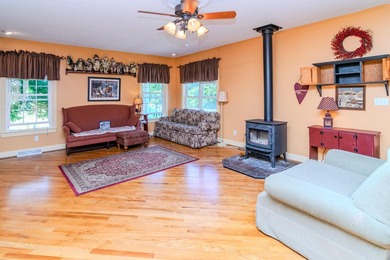 23-ACRE PRIVATE ESTATE NEAR GREEN RIVER LAKE WITH DUAL LIVING - photo 4