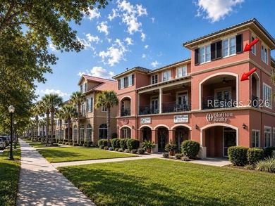Rare opportunity to own a beautifully high-end renovated corner - photo 1