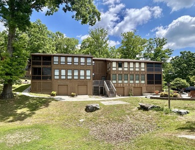 Beautiful upper level condo located in a gated Lake Cumberland - photo 2