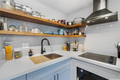 Modern and renovated corner unit in Salt Lake. This stylishly - photo 3