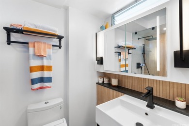 Modern and renovated corner unit in Salt Lake. This stylishly - photo 8