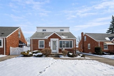 Detroit River Home For Sale in Wyandotte Michigan