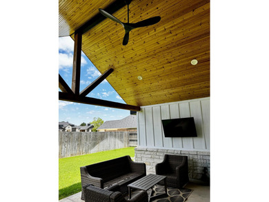 Welcome to this cozy 4-bedroom, 2-bathroom retreat nestled in - photo 18