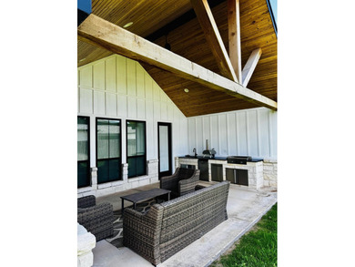 Welcome to this cozy 4-bedroom, 2-bathroom retreat nestled in - photo 20