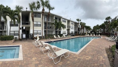 Lake Condo For Sale in West Palm Beach, Florida