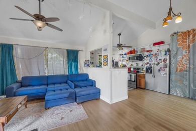 Welcome to Haleakala Gardens 15E, an upstairs corner unit tucked - photo 7
