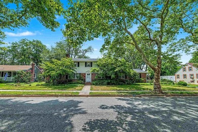 Welcome to this Stunning 4/5 Bedroom Single-Family Home at 30 - photo 3