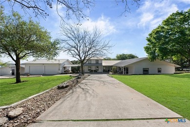Stunning Lake Belton Retreat on just under 1 Acre Near Belton - photo 3