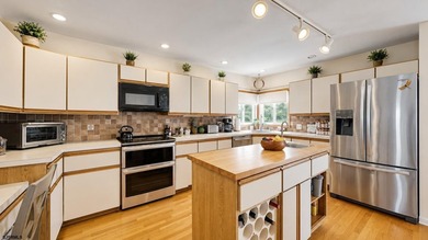 Opportunity to own on an extremely desirable block in Ventnor - photo 3