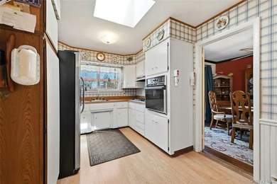 Welcome to 19 Duke Place! This is a beautifully maintained home - photo 14