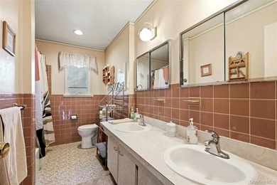 Welcome to 19 Duke Place! This is a beautifully maintained home - photo 26