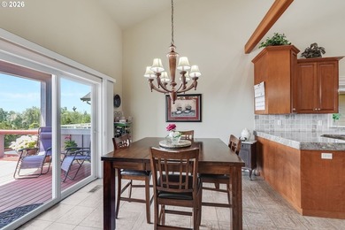 Beautifully maintained Craftsman style home offering main level - photo 6