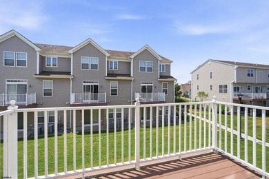 Welcome home to this spacious 3-bedroom, 3.5-bath townhouse - photo 7