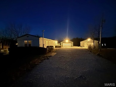 Mark Twain Lake Home For Sale in Paris Missouri