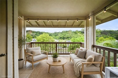 Thoughtfully renovated, this desirable end-unit 3-bedroom - photo 4