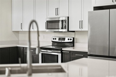 Thoughtfully renovated, this desirable end-unit 3-bedroom - photo 6
