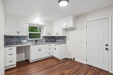 Investor opportunity! Don't miss your chance to own two homes - photo 6