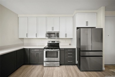 Thoughtfully renovated, this desirable end-unit 3-bedroom - photo 7