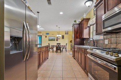 This stunning 3 bedroom, 2 bathroom home in Rayburn Country is - photo 6