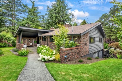 Impeccably reimagined and totally dialed in, this Mid-Century - photo 1