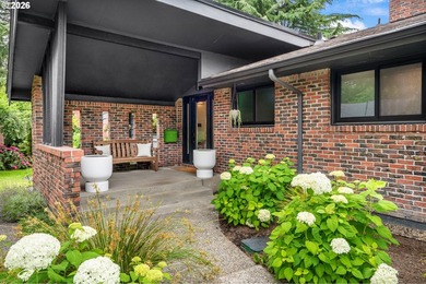 Impeccably reimagined and totally dialed in, this Mid-Century - photo 2