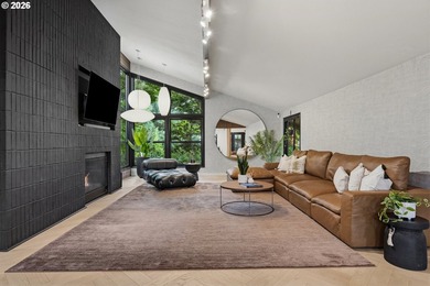Impeccably reimagined and totally dialed in, this Mid-Century - photo 5