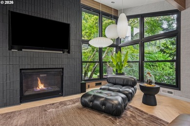 Impeccably reimagined and totally dialed in, this Mid-Century - photo 6