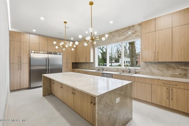 LUXURY NEW CONSTRUCTION! This Gorgeous House is 4135 sq ft. 8 - photo 4