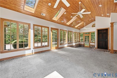 Gorgeous one owner well maintained custom built home in Bexley! - photo 8