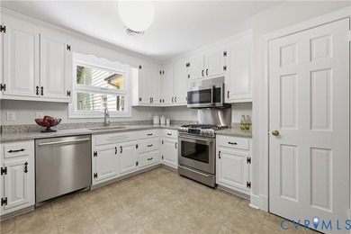 Gorgeous one owner well maintained custom built home in Bexley! - photo 9