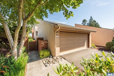 Welcome to this beautifully updated condo on desirable Hilltop - photo 33