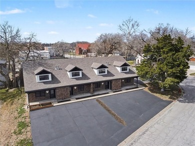 Smithville Lake Townhome/Townhouse For Sale in Smithville Missouri