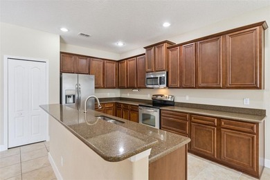 Amazing 4/3 corner home with paid-in-full SOLAR. 3-CAR garage - photo 3