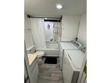 Newly Renovated Mobil home owning the Lot No HOA, NO deed - photo 4