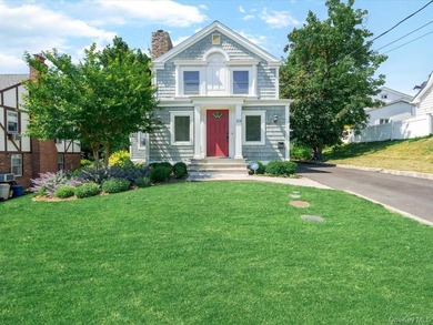 GREAT NECK VILLAGE PRIME LOCATION! Renovated And Move-In Ready - photo 2
