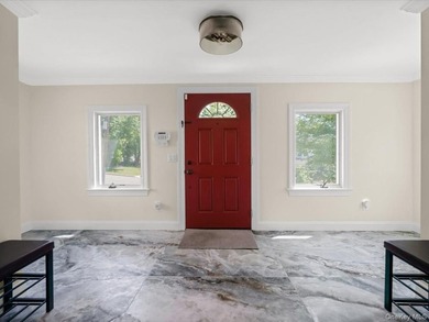 GREAT NECK VILLAGE PRIME LOCATION! Renovated And Move-In Ready - photo 3