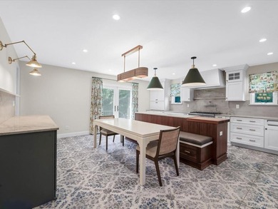 GREAT NECK VILLAGE PRIME LOCATION! Renovated And Move-In Ready - photo 9
