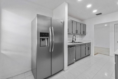 A perfect blend of comfort & style beautifully maintained - photo 11