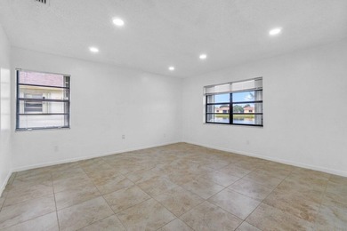 A perfect blend of comfort & style beautifully maintained - photo 19