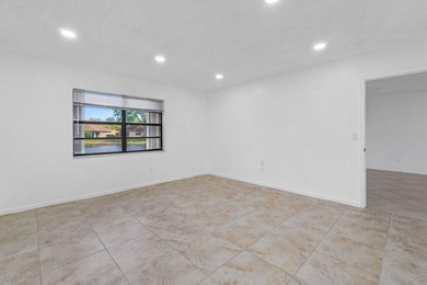 A perfect blend of comfort & style beautifully maintained - photo 22