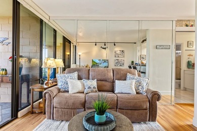 Live on the Beach! Wake up to the sound of waves in this direct - photo 8