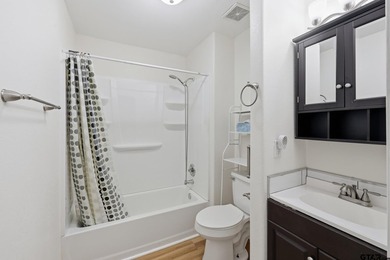 Discover the perfect blend of country charm and modern comfort - photo 9