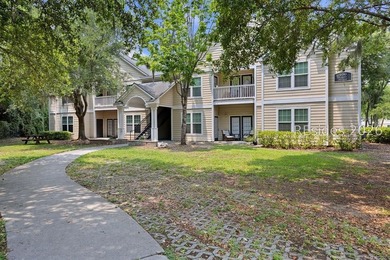 This 3BR/2BA villa at The Estate at Westbury offers a bright - photo 1