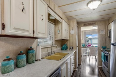 Absolutely adorable, extensively updated and offered partially - photo 6